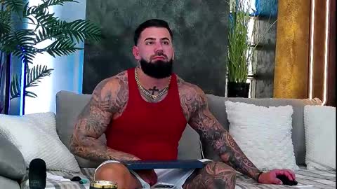 Snapshot of masterkingofmuscle chatting on 10.20.25 masterkingofmuscle online show from 10.20.25