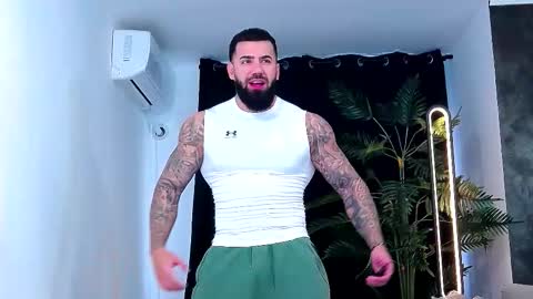 Snapshot of masterkingofmuscle chatting on 11.06.25 masterkingofmuscle online show from 11.06.25