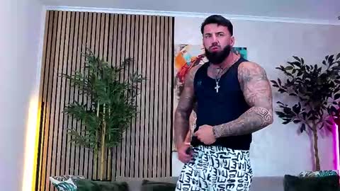 Snapshot of masterkingofmuscle chatting on 05.18.26 masterkingofmuscle online show from 05.18.26