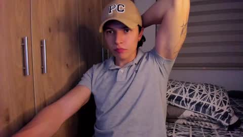 Snapshot of mastrangelo_x chatting on 10.08.25 mastrangelo_x online show from 10.08.25