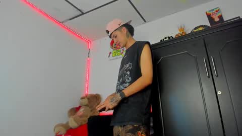 Snapshot of mateo_escobar chatting on 10.19.25 mateo_escobar online show from 10.19.25