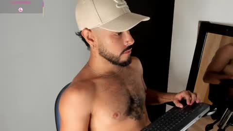 Snapshot of mateobaer_ chatting on 05.19.26 Mateo Baer online show from 05.19.26