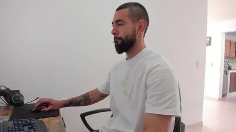 Snapshot of matheusbeard2 chatting on 10.16.25 Matheus online show from 10.16.25