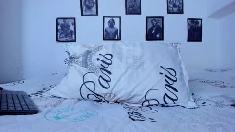 Snapshot of mathews_19 chatting on 10.11.25 Teo online show from 10.11.25