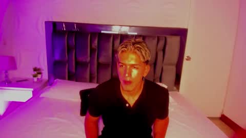 Snapshot of mathiastaylorr chatting on 10.20.25 MathiasTaylor online show from 10.20.25