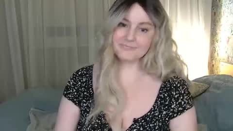 Snapshot of mathilde_solveig chatting on 01.31.25 mathilde_solveig online show from 01.31.25