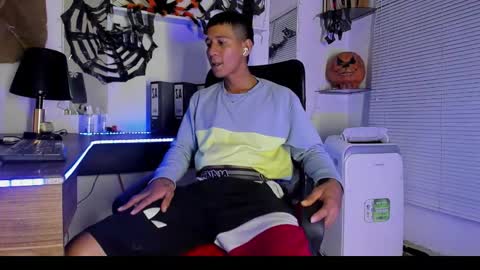 Snapshot of matiasleonel chatting on 10.28.25 matiasleonel online show from 10.28.25