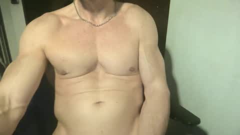 Snapshot of matiasmartin2030 chatting on 05.10.26 MatiasMatureMuscle online show from 05.10.26