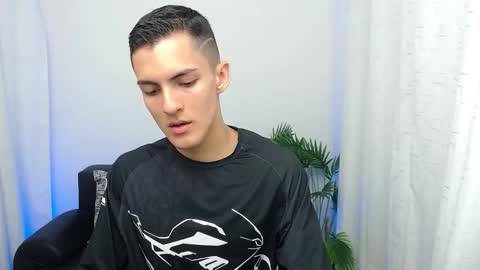 Snapshot of matiius18 chatting on 11.08.25 Matias online show from 11.08.25