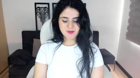 Snapshot of matilda_sweet18 chatting on 01.26.25 Lucia online show from 01.26.25