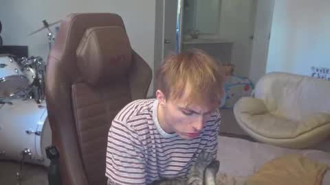 Snapshot of mattcashxxx chatting on 10.05.25 Matt Cash online show from 10.05.25