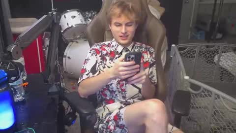 Snapshot of mattcashxxx chatting on 11.15.25 Matt Cash online show from 11.15.25