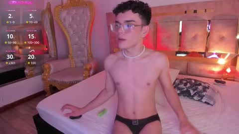 Snapshot of matthew_foxx_ chatting on 11.07.25 Matthew online show from 11.07.25