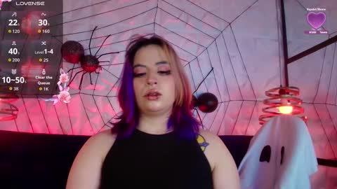 Snapshot of matti_sofia chatting on 10.14.25 TATIANA AND ROUS online show from 10.14.25