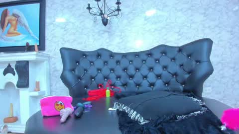 Snapshot of maturealicia chatting on 01.23.25 Alicia      STREAMING SCHEDULE 1400 - 2130 GMT-5 online show from 01.23.25