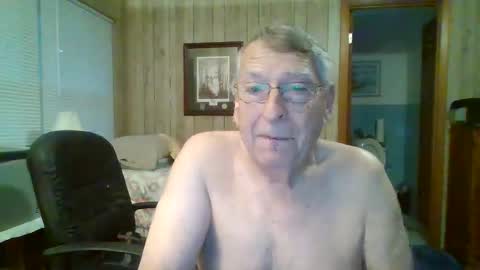 Snapshot of maturecouple1954 chatting on 01.10.25 SXECPL55 at G mail Dot Com online show from 01.10.25