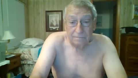 Snapshot of maturecouple1954 chatting on 09.18.25 SXECPL55 at G mail Dot Com online show from 09.18.25