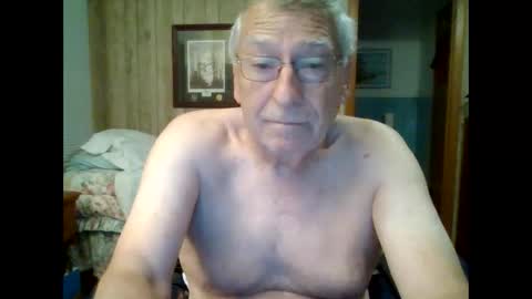 Snapshot of maturecouple1954 chatting on 09.28.25 SXECPL55 at G mail Dot Com online show from 09.28.25