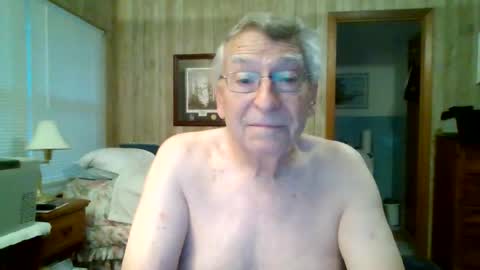 Snapshot of maturecouple1954 chatting on 04.30.26 SXECPL55 at G mail Dot Com online show from 04.30.26