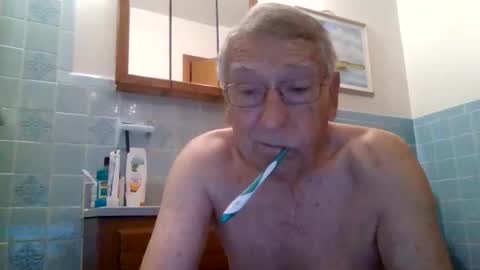 Snapshot of maturecouple1954 chatting on 05.28.26 SXECPL55 at G mail Dot Com online show from 05.28.26
