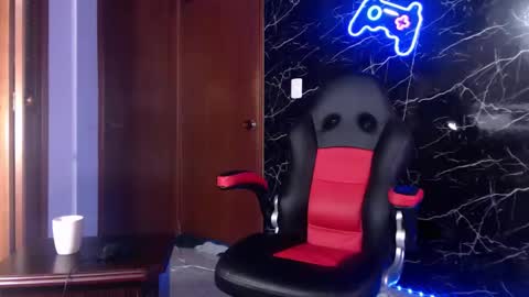 Snapshot of maty_hard chatting on 01.08.25 Matias online show from 01.08.25