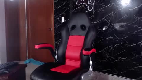 Snapshot of maty_hard chatting on 01.16.25 Matias online show from 01.16.25