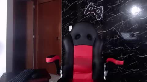 Snapshot of maty_hard chatting on 01.18.25 Matias online show from 01.18.25