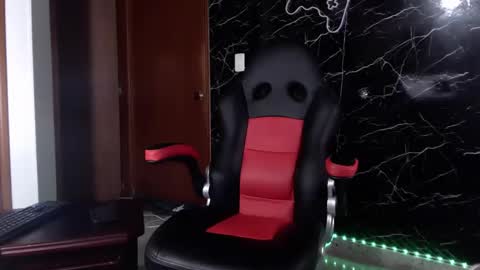 Snapshot of maty_hard chatting on 01.22.25 Matias online show from 01.22.25