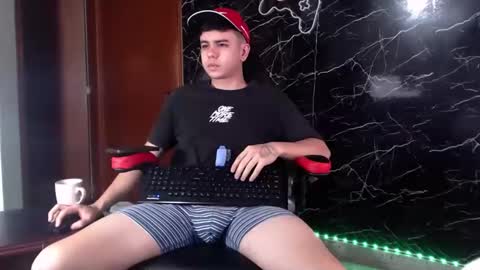 Snapshot of maty_hard chatting on 01.28.25 Matias online show from 01.28.25