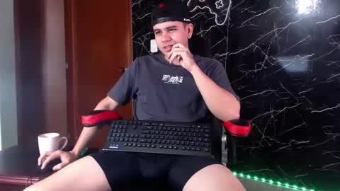 Snapshot of maty_hard chatting on 02.08.25 Matias online show from 02.08.25