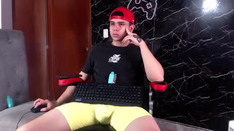 Snapshot of maty_hard chatting on 03.11.25 Matias online show from 03.11.25