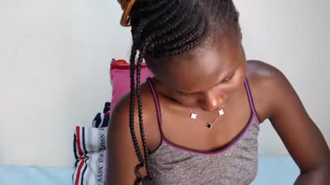 Snapshot of maui_001 chatting on 02.25.26 moh online show from 02.25.26