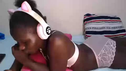 Snapshot of maui_001 chatting on 02.28.26 moh online show from 02.28.26