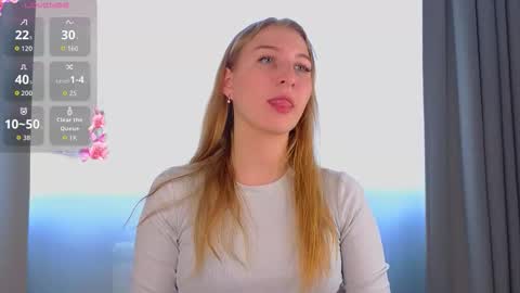 Snapshot of maureencoombs chatting on 09.13.25 maureencoombs online show from 09.13.25