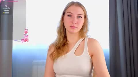 Snapshot of maureencoombs chatting on 09.17.25 maureencoombs online show from 09.17.25