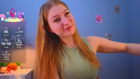 Snapshot of maureencoombs chatting on 11.07.25 maureencoombs online show from 11.07.25