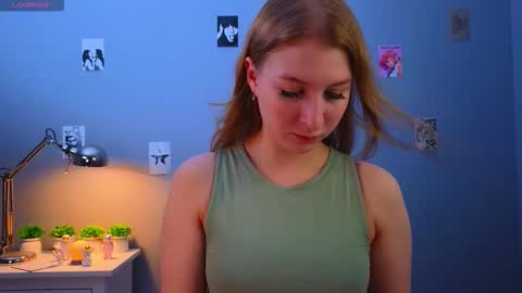 Snapshot of maureencoombs chatting on 11.14.25 maureencoombs online show from 11.14.25