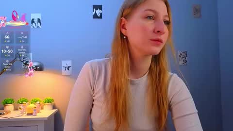 Snapshot of maureencoombs chatting on 11.16.25 maureencoombs online show from 11.16.25