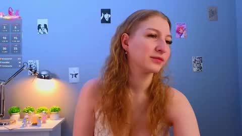 Snapshot of maureencoombs chatting on 11.21.25 maureencoombs online show from 11.21.25