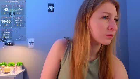 Snapshot of maureencoombs chatting on 11.29.25 maureencoombs online show from 11.29.25