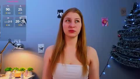 Snapshot of maureencoombs chatting on 12.18.25 maureencoombs online show from 12.18.25