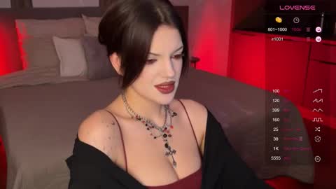 Snapshot of mavis_crystal chatting on 11.01.25 Mavis online show from 11.01.25