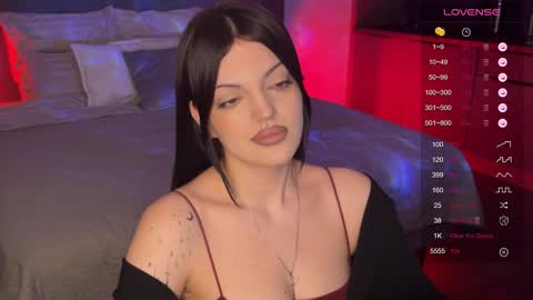 Snapshot of mavis_crystal chatting on 11.13.25 Mavis online show from 11.13.25