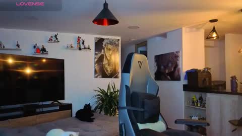 Snapshot of max_cooper17 chatting on 11.06.25 Max online show from 11.06.25