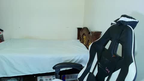 max_love25 online show from 10.26.25