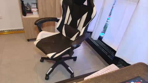 max_love25 online show from 03.18.26