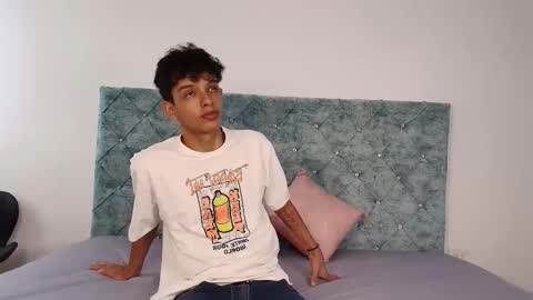 Snapshot of maxfrost_1 chatting on 12.19.25 M A X F R O S T online show from 12.19.25