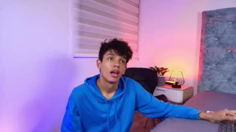 Snapshot of maxfrost_1 chatting on 01.06.26 M A X F R O S T online show from 01.06.26