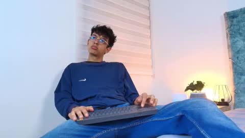 Snapshot of maxfrost_1 chatting on 01.12.26 M A X F R O S T online show from 01.12.26