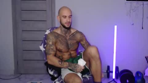 Snapshot of maxi_foxxx chatting on 11.10.25 Maximus Fox online show from 11.10.25